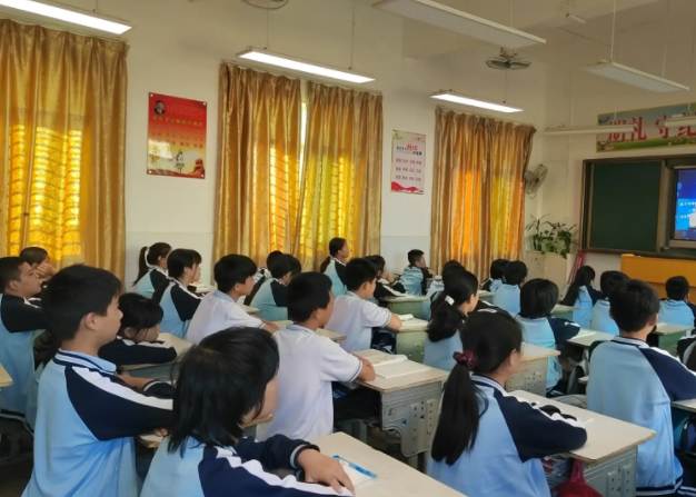 沟通与支撑体系会深度分析每位学生的错题散布与作答进程