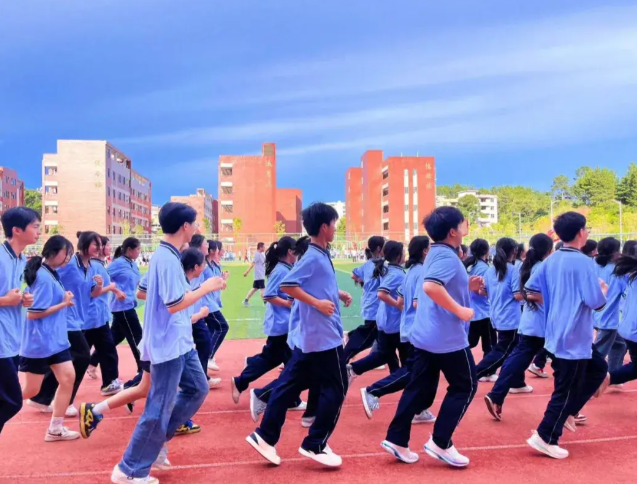 提高选用的灵活性和适配性真真实正让教辅服务于学生减轻家长